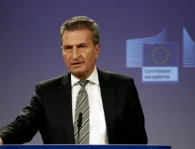 «Κίτρινα γιλέκα» για Μακρόν και από τις Βρυξέλες - Επίτροπος προϋπολογισμού: «Η Γαλλία παραβιάζει τους κανονισμούς»